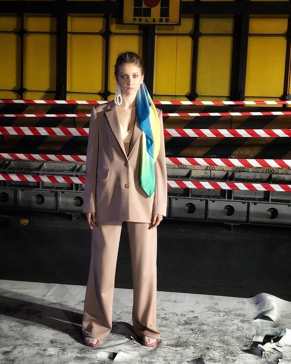 LFW костюм oversize DEplace