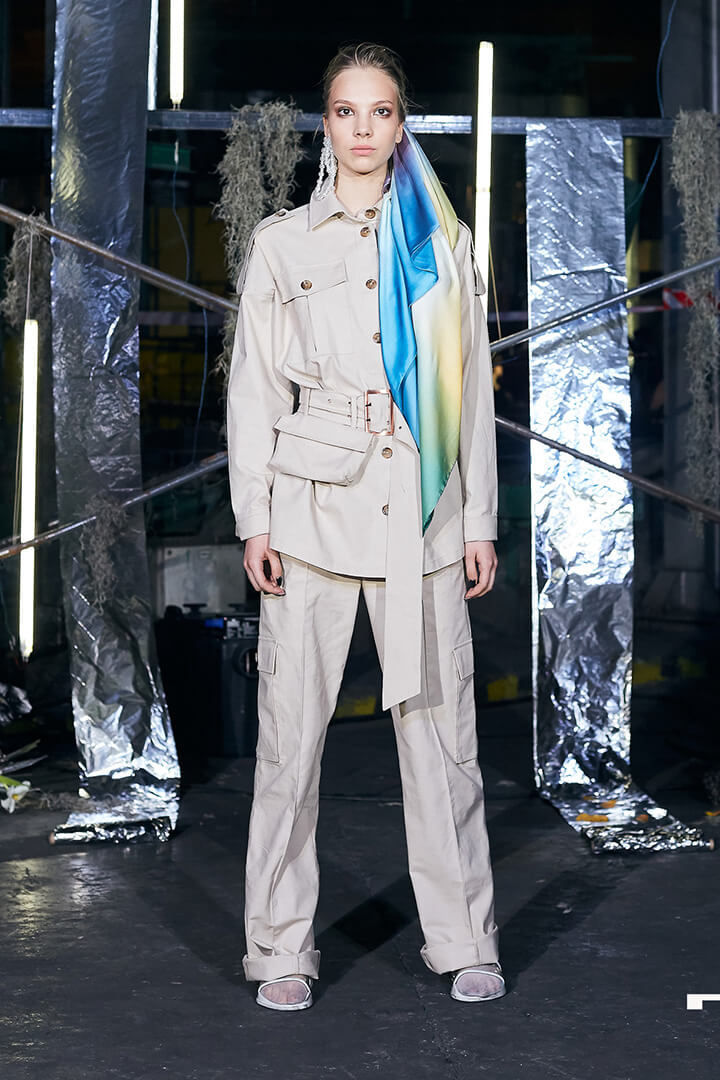 LFW костюм DEplace