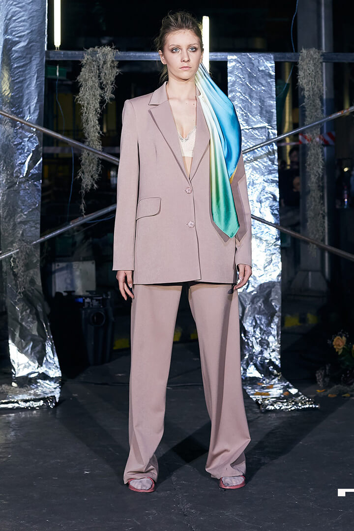 LFW костюм oversize DEplace